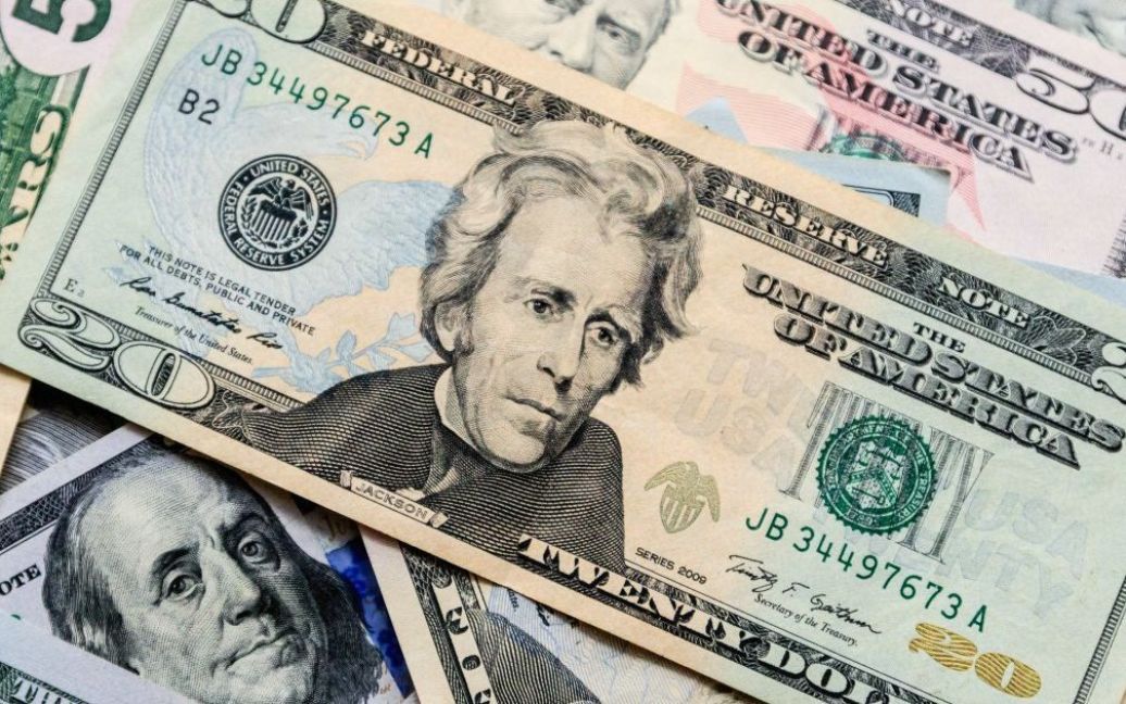 Долари, економіка