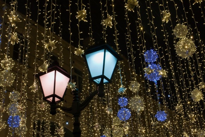 как украсить дом гирляндой бахрома